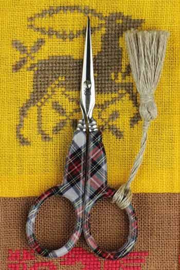 Tartan fabric - Embroidery scissors by Sajou (France) Private Collection More on website OrAbeille.com