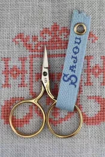 Little Monsters Gilded miniature embroidery scissors by Sajou (France) Ideal for broderie anglaise or Richelieu embroidery
