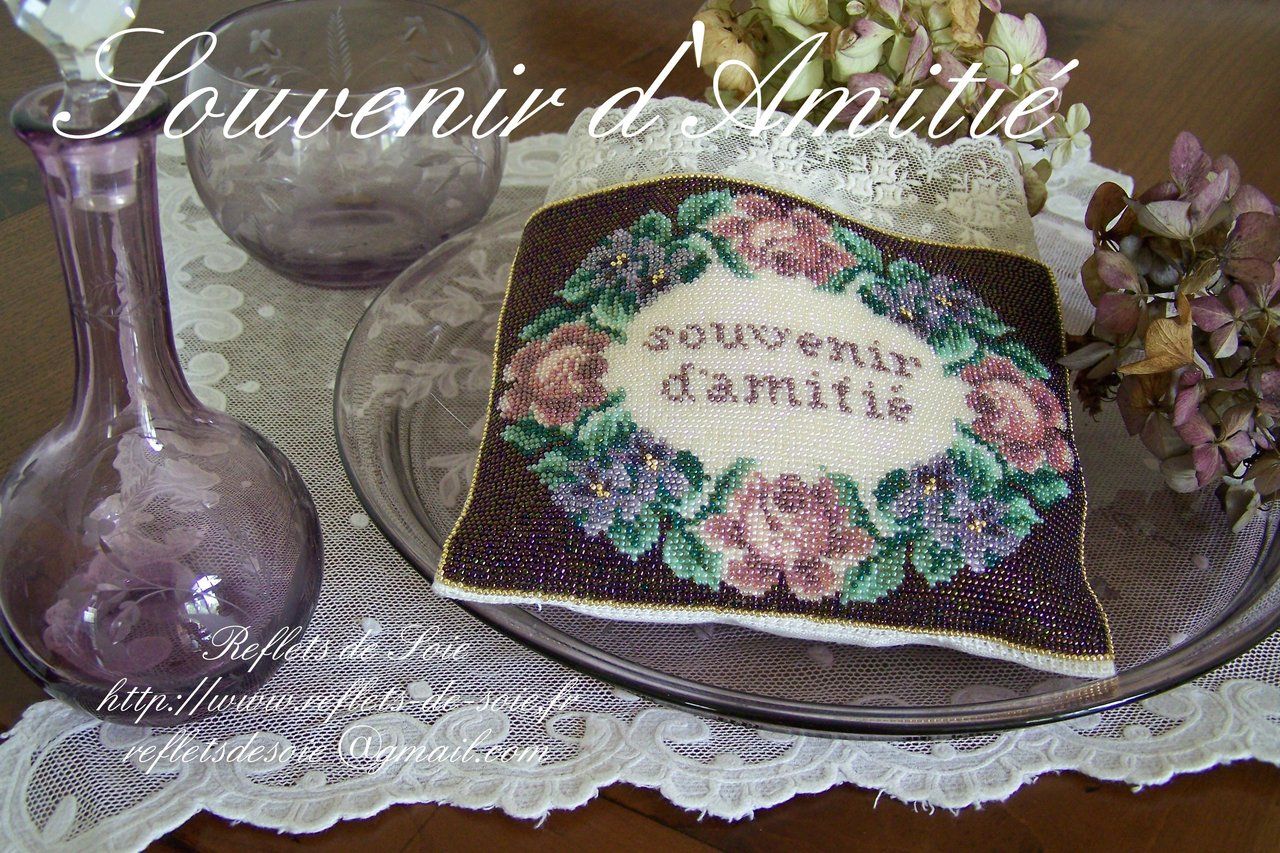 Souvenir d&#39;Amitié (Souvenir of Friendship) by Reflets de Soie Beaded mini-kit