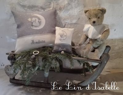 Moon rabbit (Lapin Lune) by Le Lin d&#39; Isabelle Counted cross stitch pattern