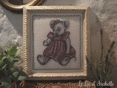 Little mouse in a dress (Petite souris en robe) by Le Lin d&#39; Isabelle Counted cross stitch pattern