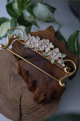 Gold Floral Bell pull / Hanger from Shovkovycia Frame for Apple blossom by MilleFleur