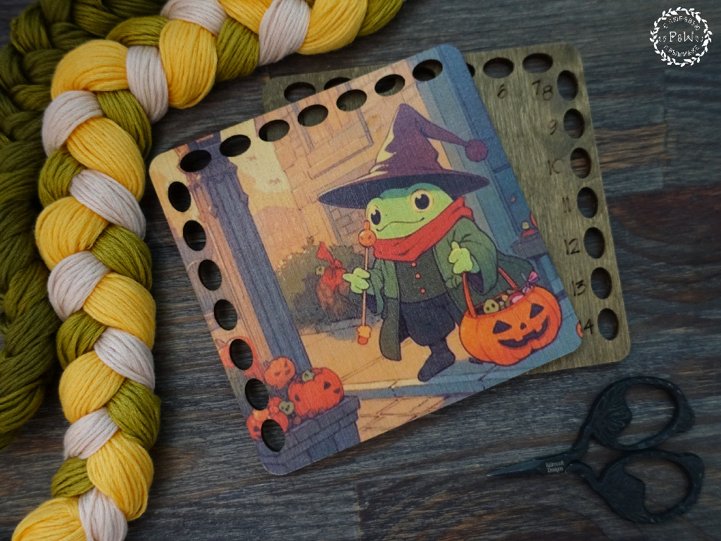 Frog Cute Halloween Thread organizer by Primitive and Wood (P&amp;W) Designer embroidery accessories