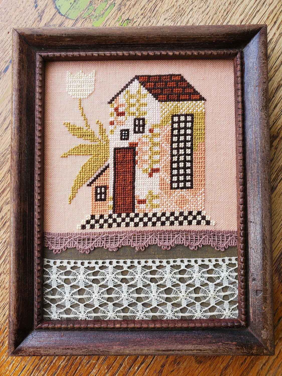 Tulip House by The Artsy Housewife 2023 Primitive cross stich pattern