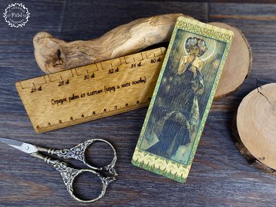 Moon Double Fabric Count Gauge by Primitive and Wood (P&amp;W) Designer embroidery accessories