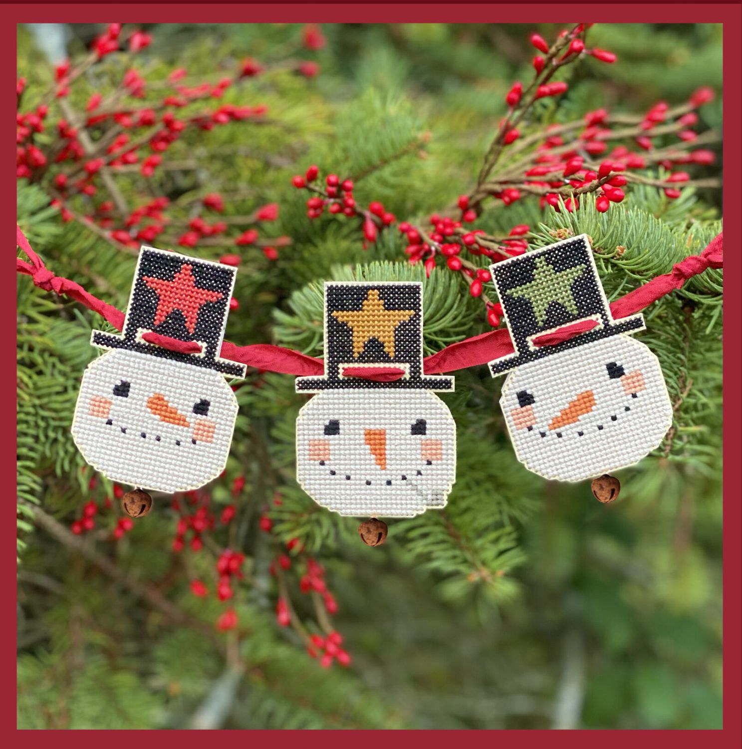 Frosty Garland ornament by Teresa Kogut's Creative Whims 2024 Counted cross stitch pattern