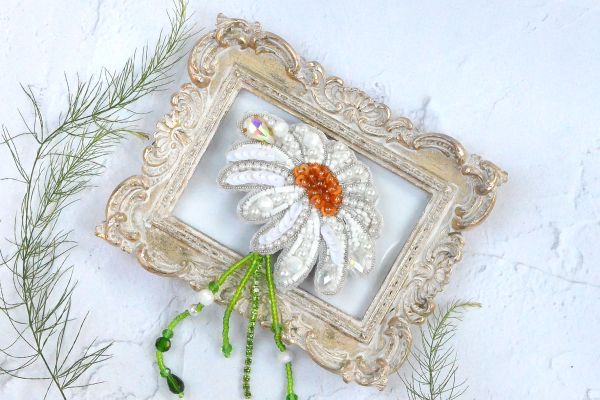 Daisy by Tela Artis Bead Embroidery Kit for making accessory (brooch)