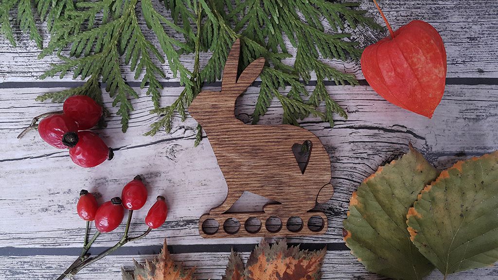 Hare P&amp;W Thread Organizer by Primitive and Wood Designer embroidery accessories