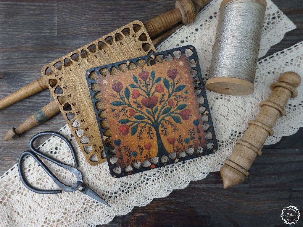 American Folk Thread Organizer by Primitive and Wood (P&amp;W) Designer embroidery accessories an original design by OrAbeille