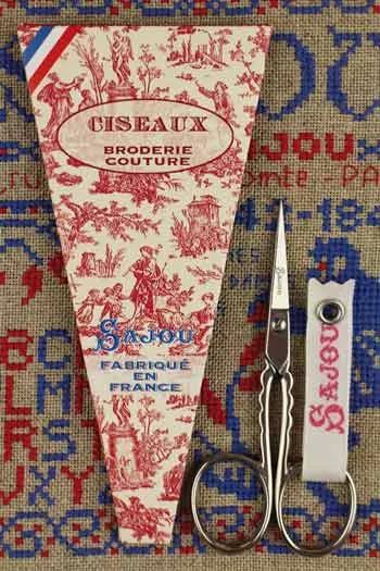 Scallop nickel-plated miniature embroidery scissors by Sajou (France) Model is perfect for beginners