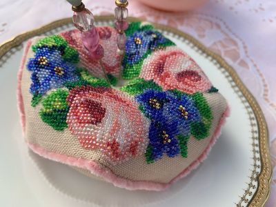 Biscornu Joséphine (Biscornu Josephine) by Reflets de Soie 2023Bead/cross stitch embroidery pattern