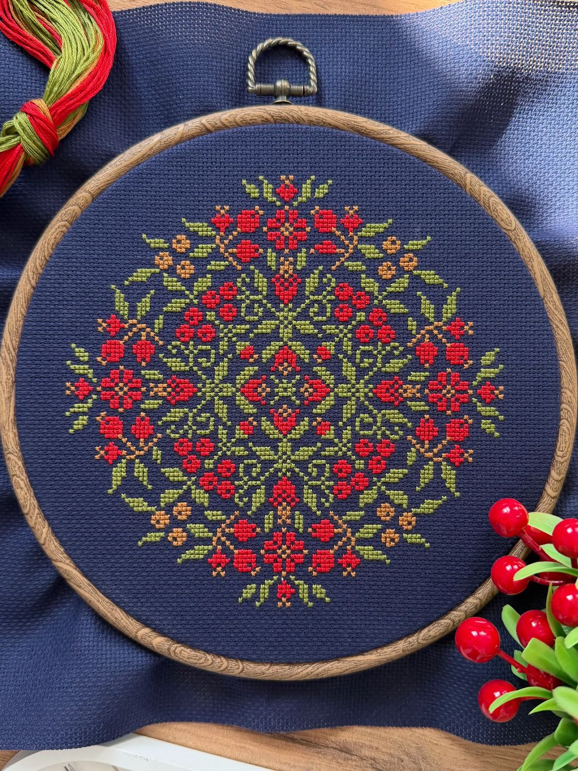 Grape Clusters by World of Cross Stitch (Mir Vyshivki), designer Medveditsa Counted cross stitch kit