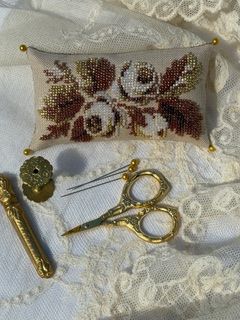 Les Roses du Palais (The Roses of the Palace) by Maison Choisel 2026 Beaded mini-kit