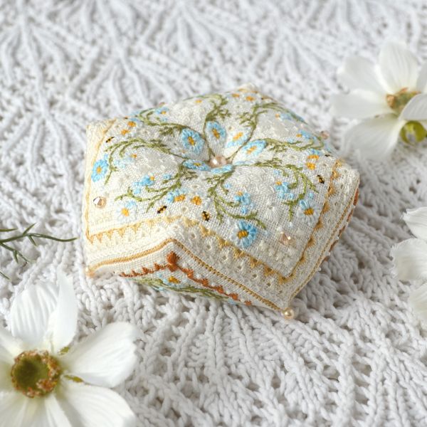 Honey biscornu by Tela Artis Biscornu &amp; Pinkeeps series Cross-stitch and decorative stitches embroidery kit
