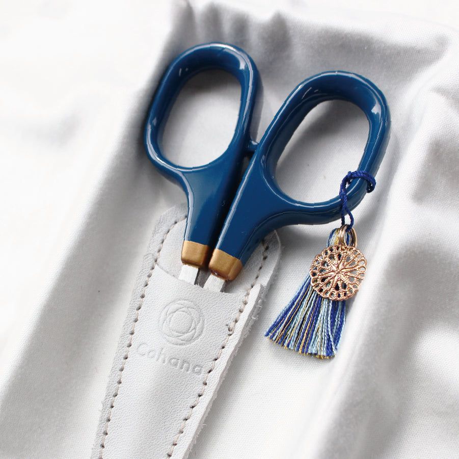 Pre-order! Limited “Japan Blue, Blue in Materials” Series Small Scissors with Lacquered Handles by Cohana