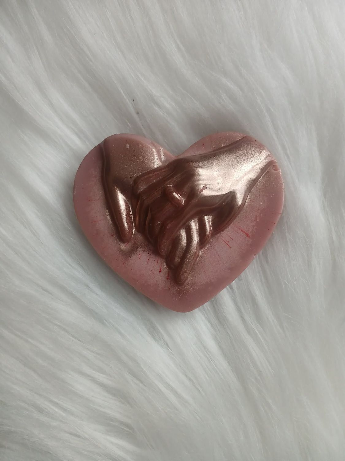 Świeczka serce z dłońmi