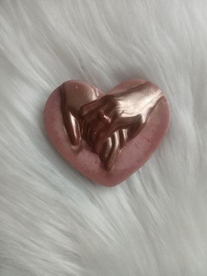 Świeczka serce z dłońmi