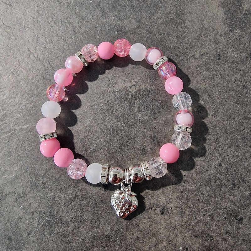 Armband Mixade Rosa/Vita Pärlor Med Detaljer och Silver Hjärtan