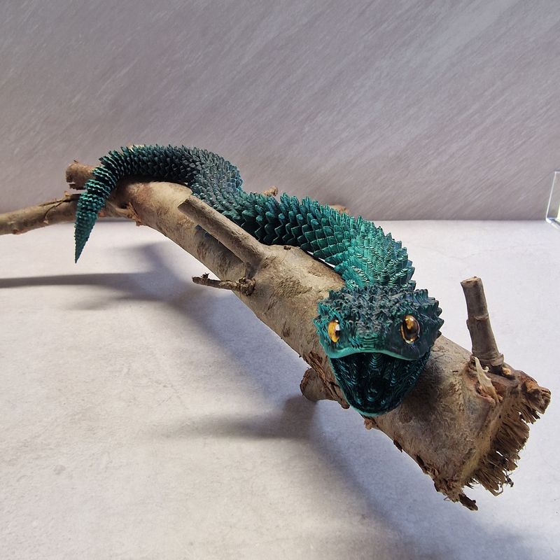 3D Printad ​Orm Med Ögon 30 cm