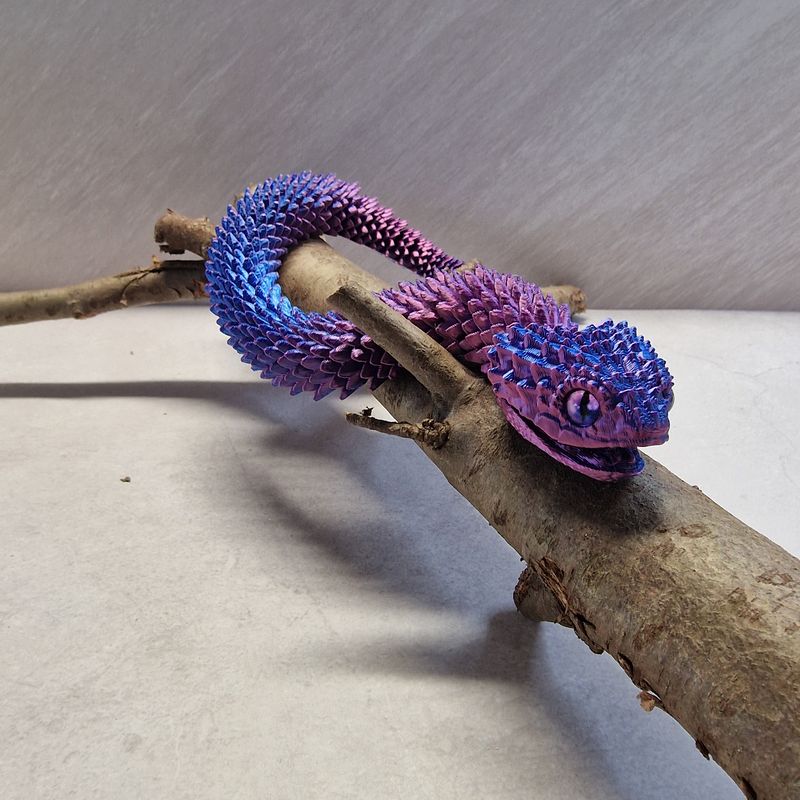 3D Printad ​Orm Med Ögon 30 cm