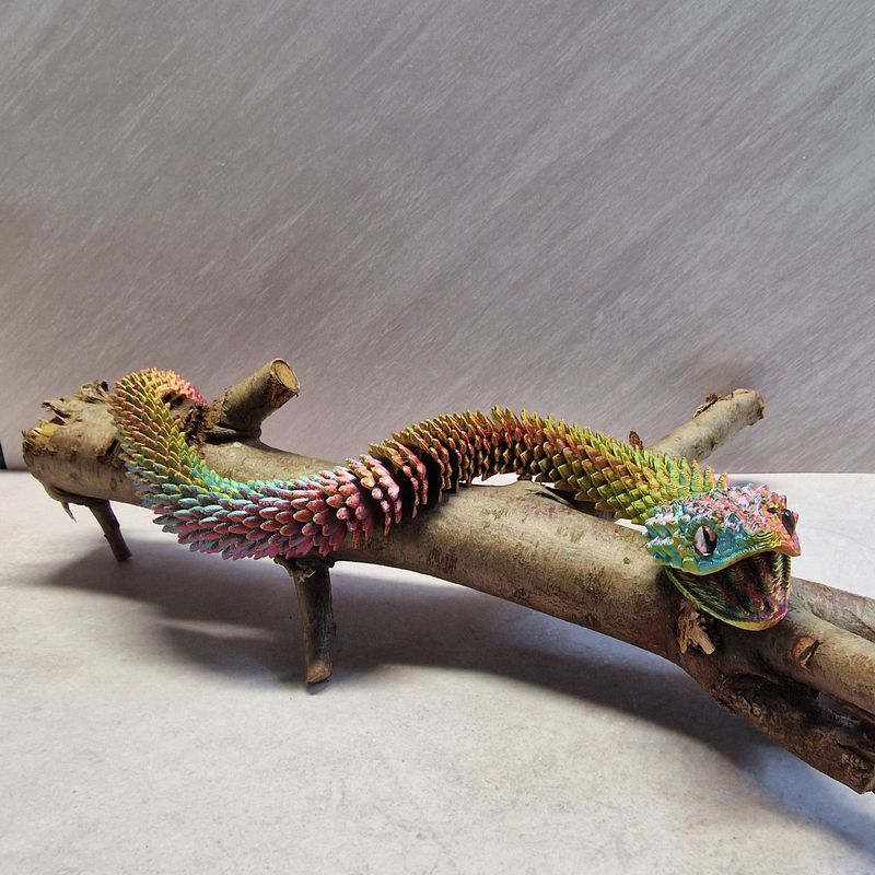 3D Printad ​Orm Med Ögon 30 cm