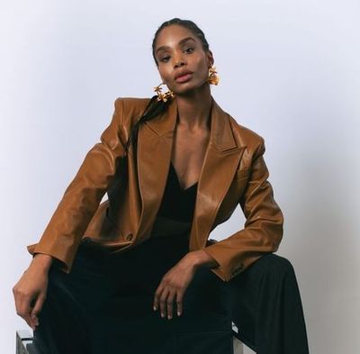 Women&#39;s Apparel
