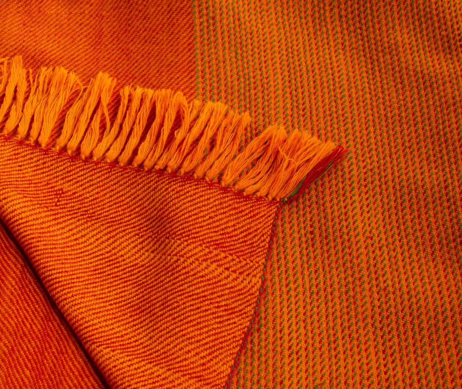 Hand-woven woollen shawl dyed with Madder, Indigo and Tesu