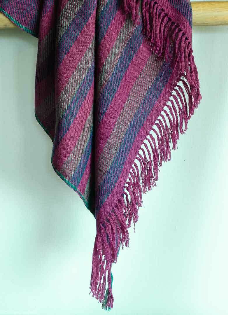 Hand-woven woolen shawl dyed with indigo, sappanwood and tesu flowers