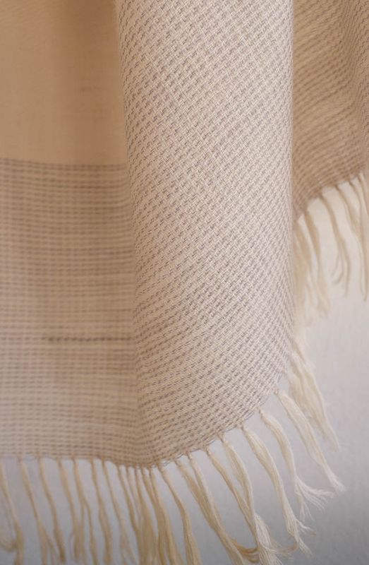 Very Fine Wool Shawl (Very Soft)