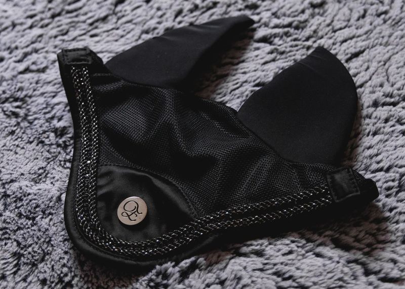 ‘The King’ Black Crystal Soundproof Ear Bonnet