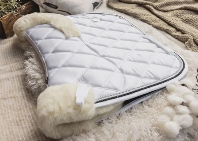 'The Queen' White Merino Fleece Saddle Pad