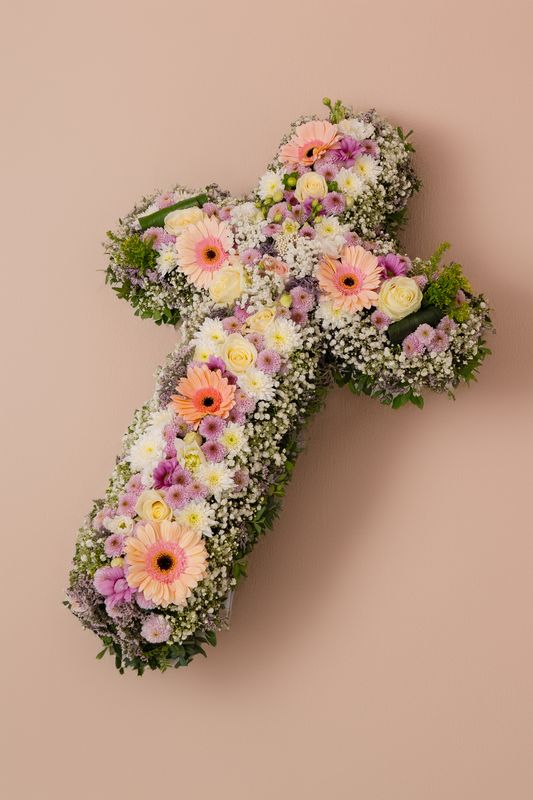 Croix de deuil florale — Harmonie et recueillement - 90 cm