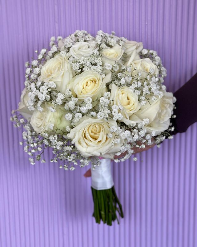 Bouquet de mariée — Roses & gypsophiles Bouquet de mariée — Roses & gypsophiles