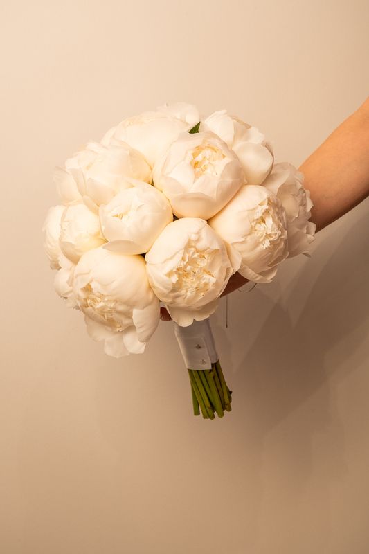Bouquet de mariée en pivoines — Élégance absolue Bouquet de mariée en pivoines — Élégance absolue