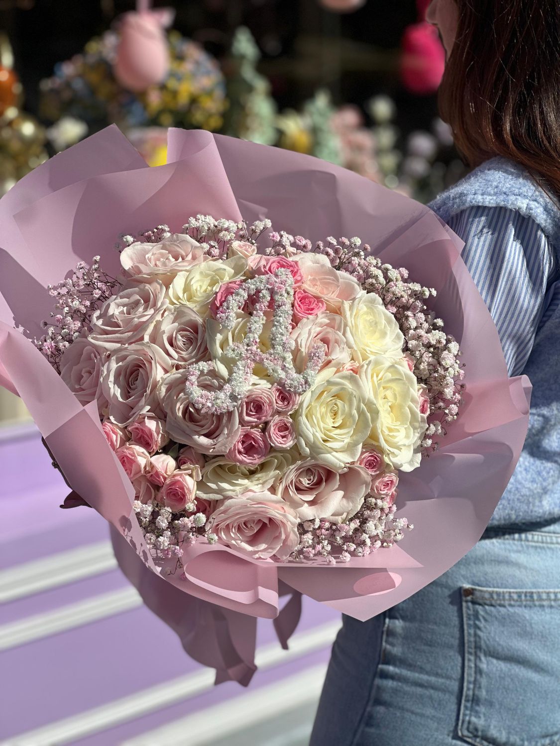 Bouquet Personnalisé — Roses & gypsophiles avec initiale florale