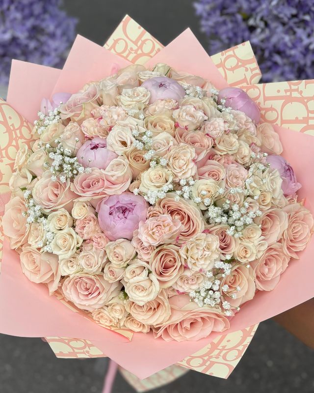 Bouquet — Roses et pivoines poudrées Bouquet — Roses et pivoines poudrées