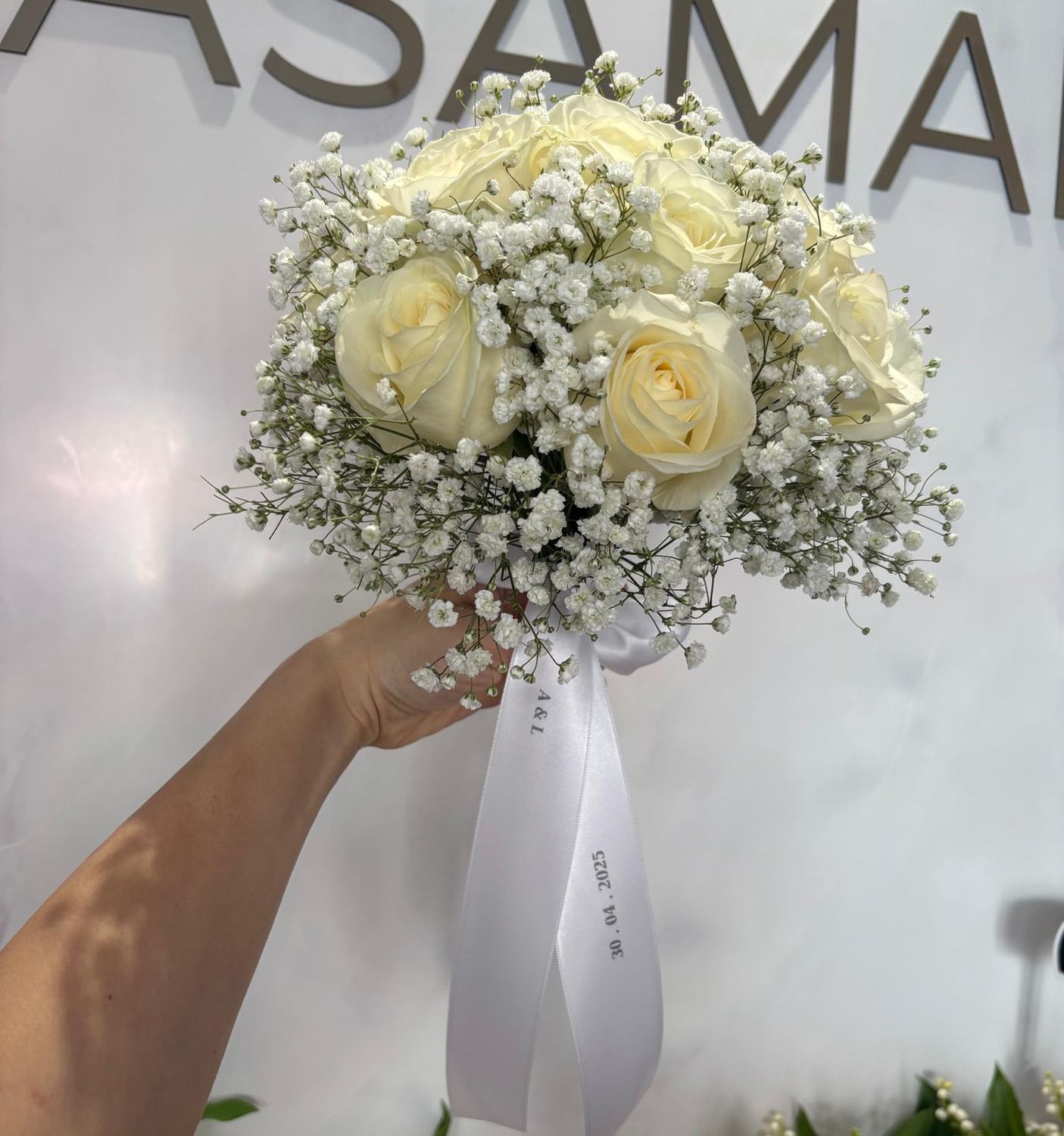 Bouquet de mariée - Roses blanches & Gypsophile