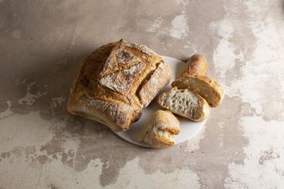 Nahaufnahme eines frisch gebackenen Brotes