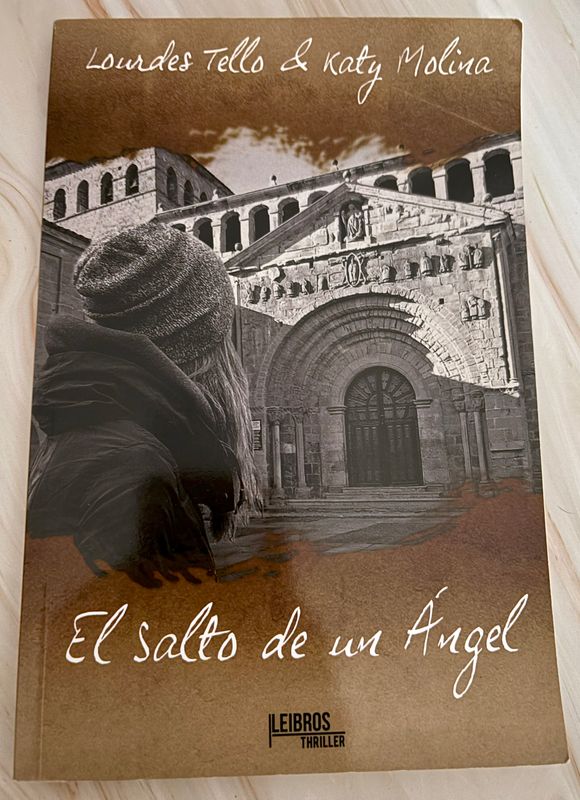 El Salto de un Ángel - Lourdes Tello &amp; Katy Molina