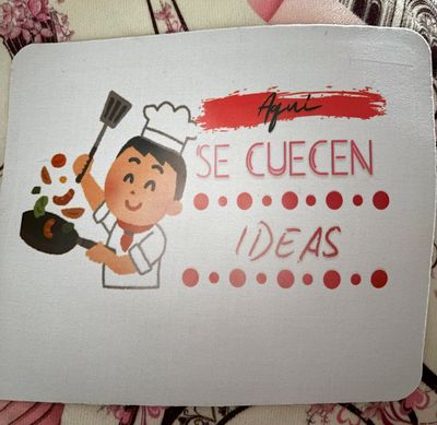🖱️ Alfombrilla de ratón – “Aquí se cuecen ideas”