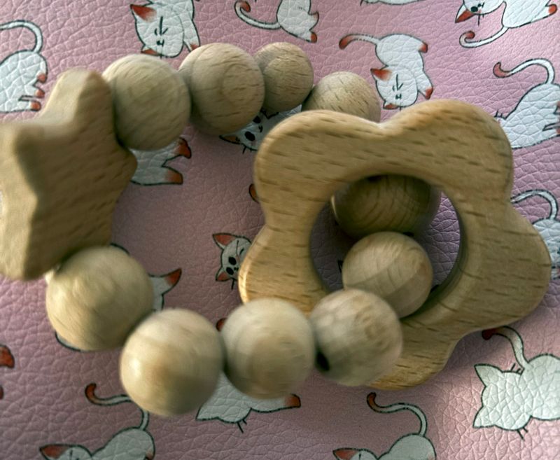 🧸 Mordedor de madera – Natural, seguro y con mucho amor