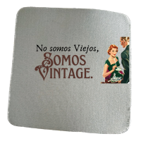 🖱️ Alfombrilla de ratón – “No somos viejos, somos vintage”