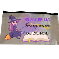 👜 Estuche – “No soy bruja, pero soy lectora… Casi es lo mismo”