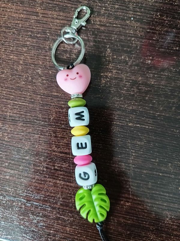 🔑 Llavero de Silicona Personalizado con Nombre y Adornos ✨