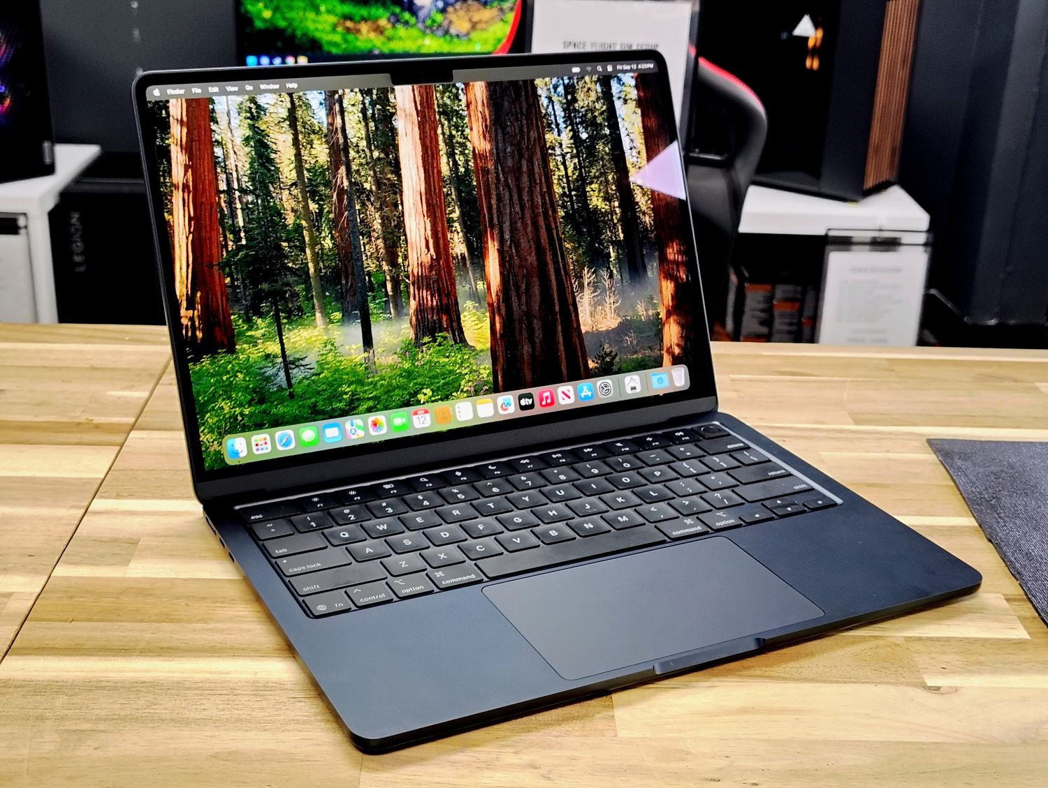 Apple Macbook Air Midnight (2025)