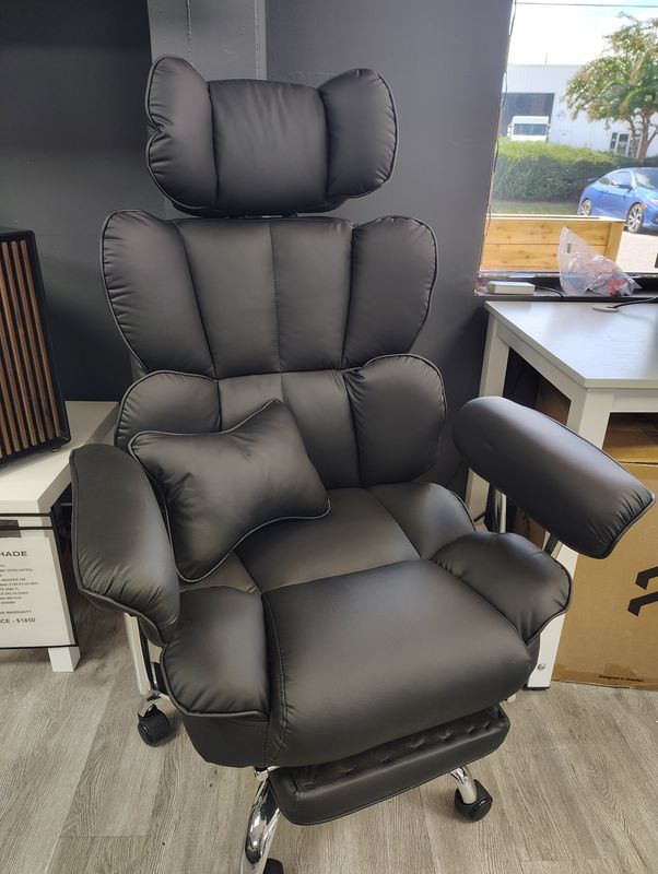 Black Leather Deck Chair