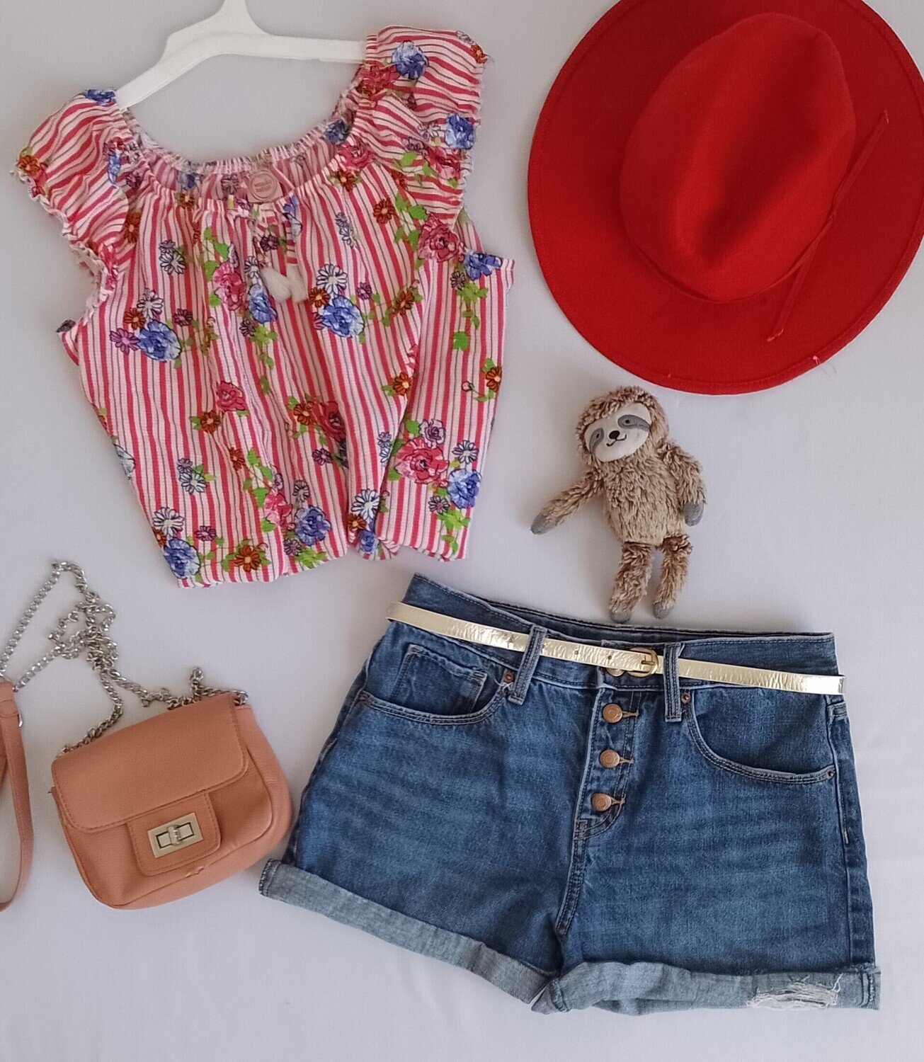 BLUSA CON ELÁSTICO Y SHORT RASGADO