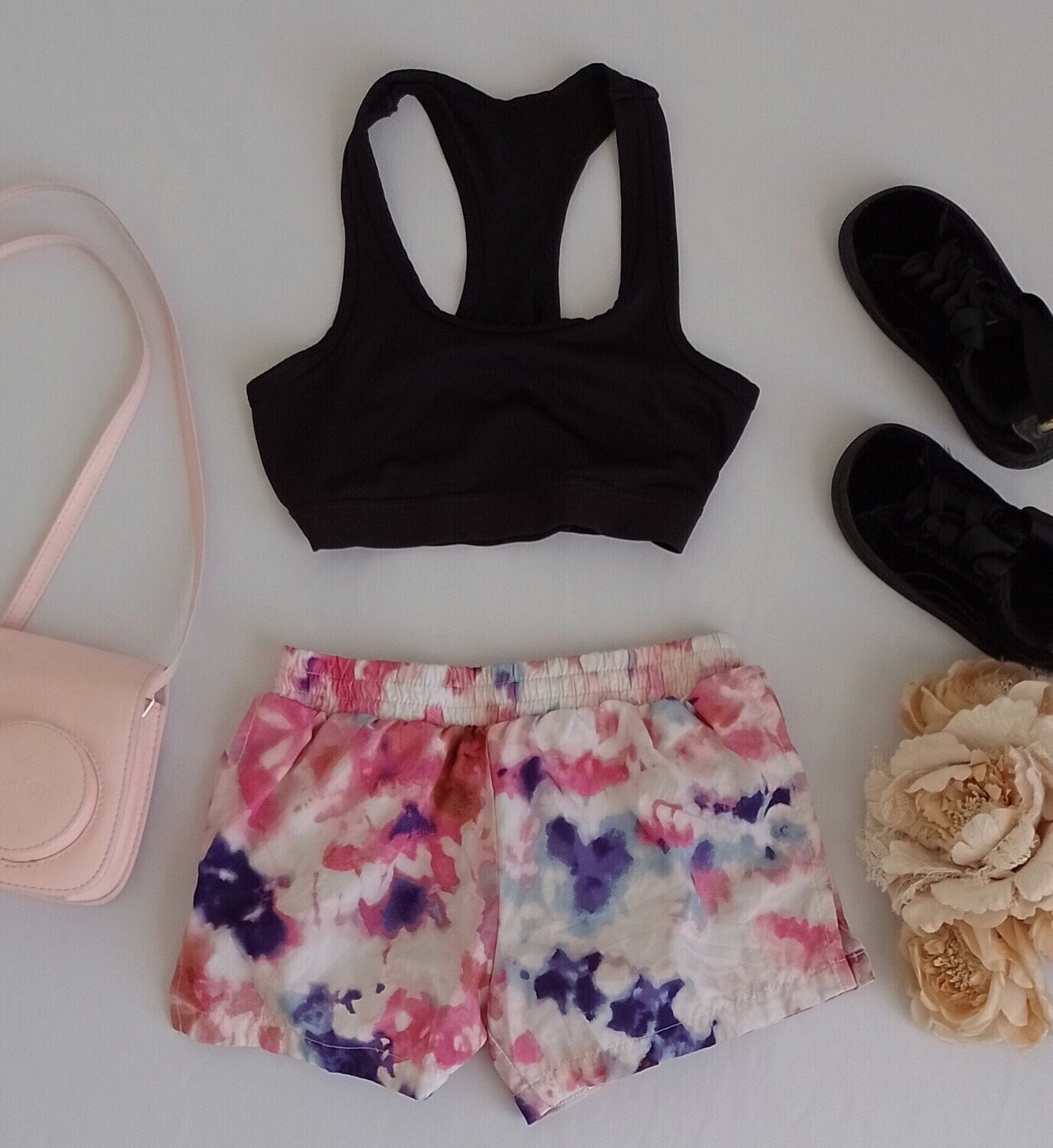 TOP Y SHORT ABIERTO DE LOS LADOS
