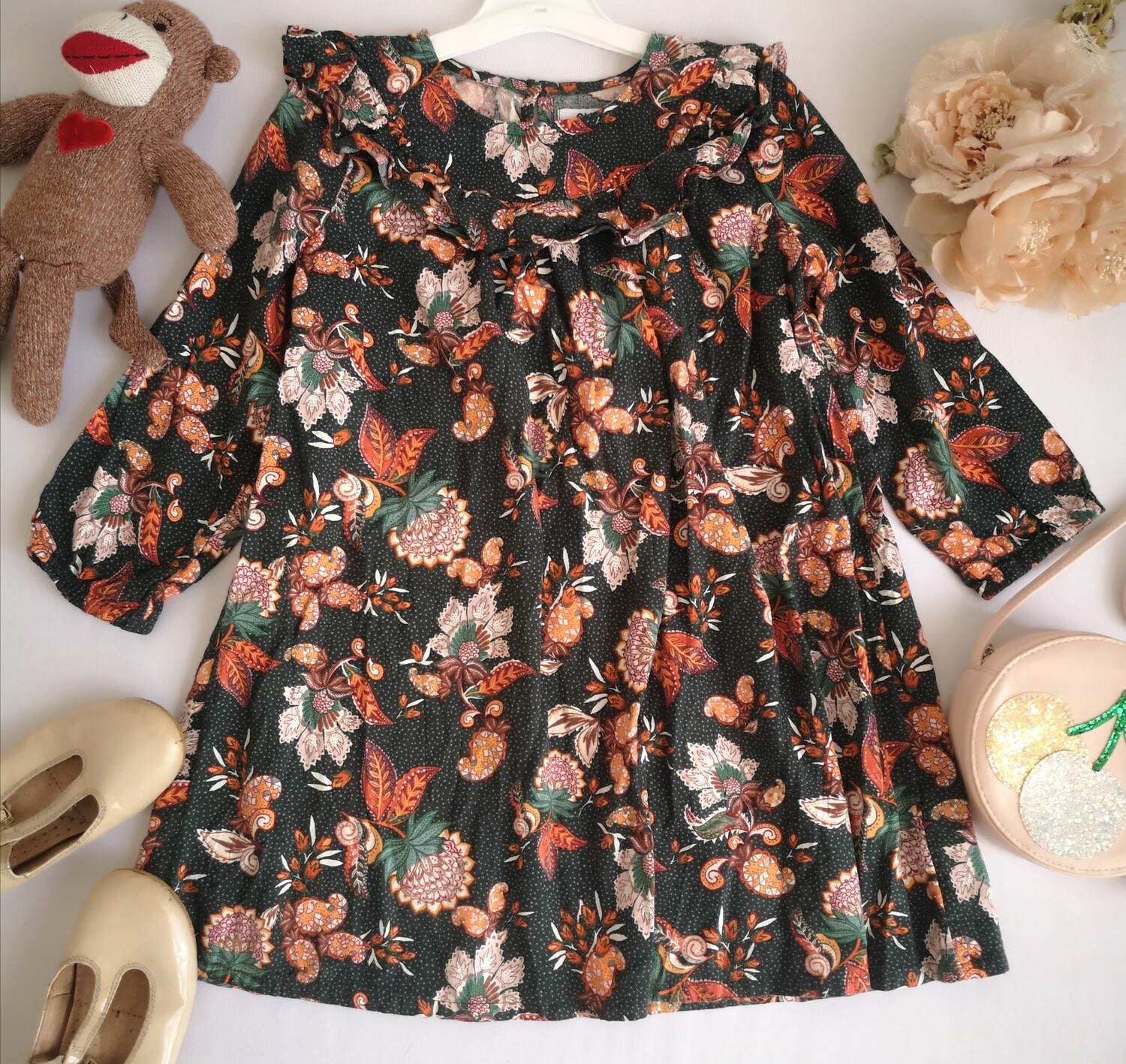 VESTIDO CON ELÁSTICO EN LAS MANGAS