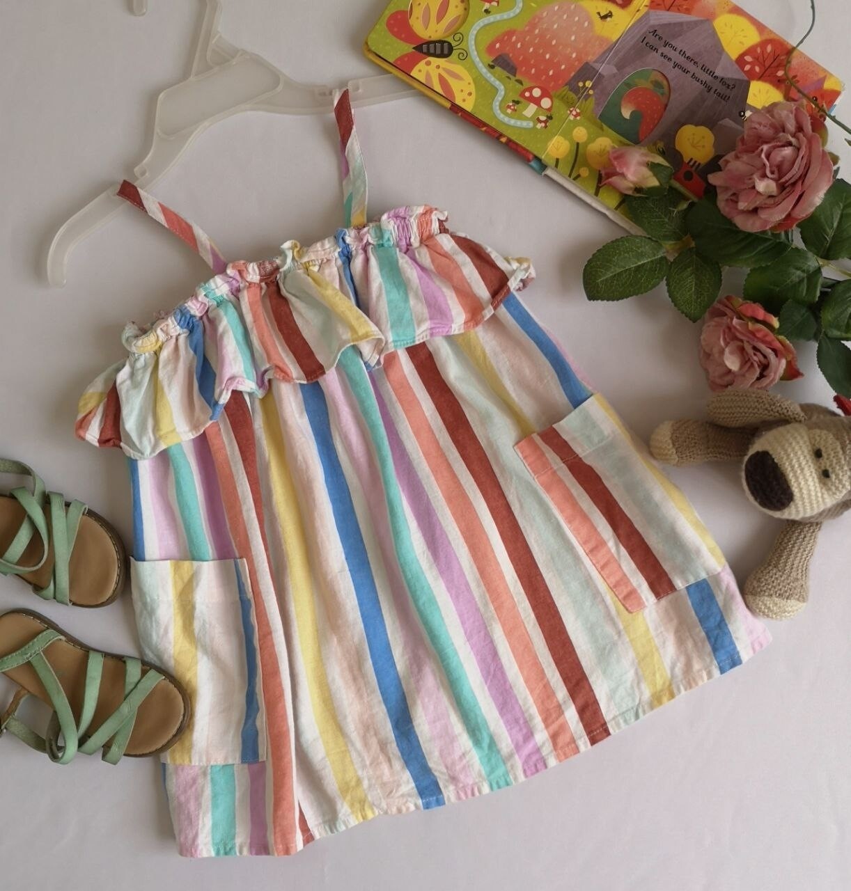 VESTIDO CON BOLSAS ADELANTE
